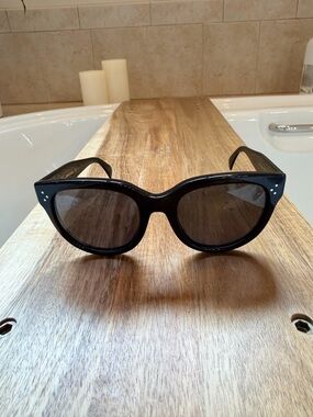 CELINE
Black Acetate Frame Audrey
Sunglasses- CL41755